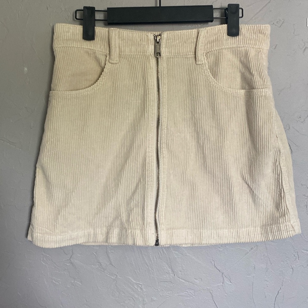 American Eagle women’s size 6 Khaki skirt